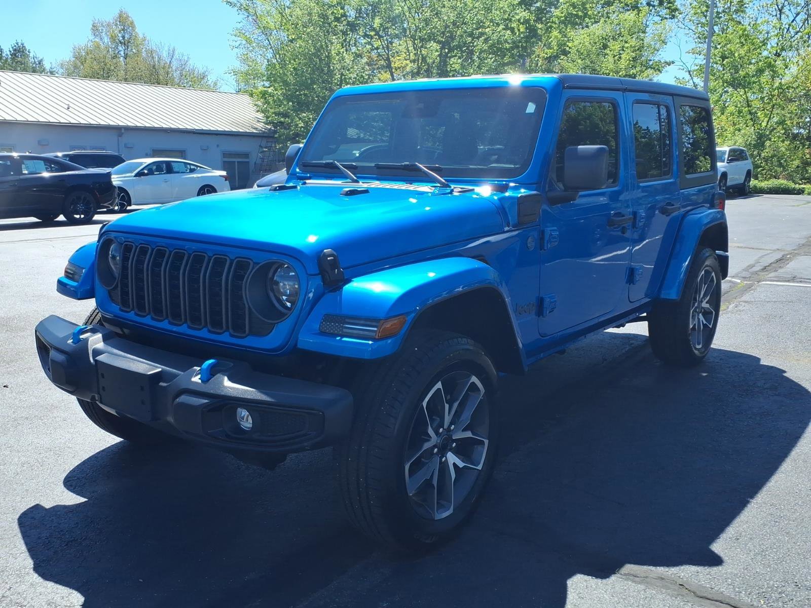 Used 2024 Jeep Wrangler Unlimited w/ Convenience Group AWD/4WD image 3