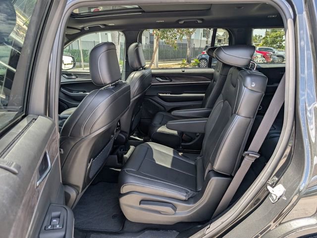 Used 2024 Jeep Grand Cherokee L Limited w/ Luxury Tech Group II RWD image 11