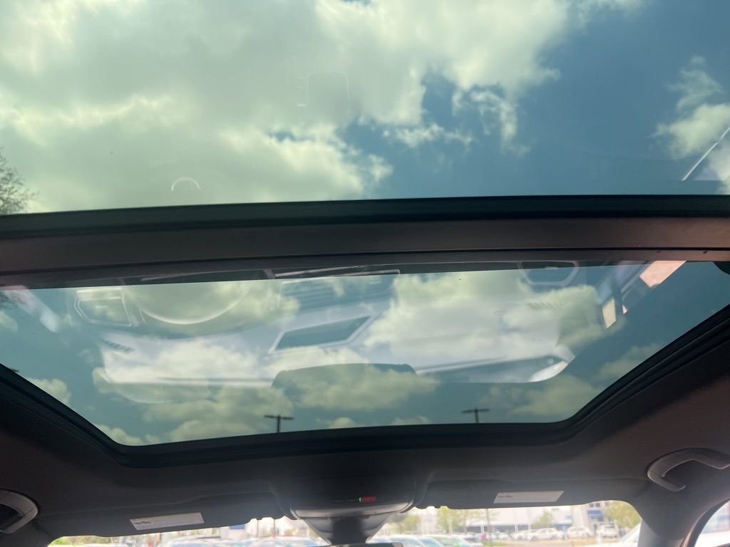 Used 2022 Volkswagen Tiguan SE R-Line AWD/4WD image 23