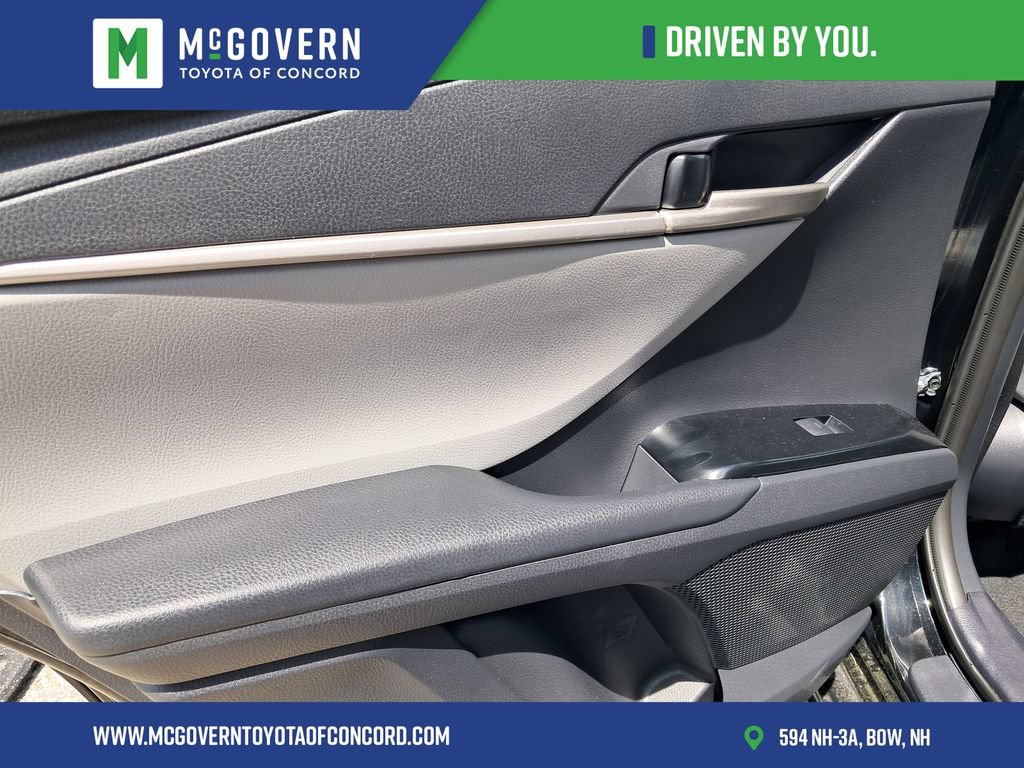 Used 2025 Toyota Camry SE w/ Convenience Package FWD image 17