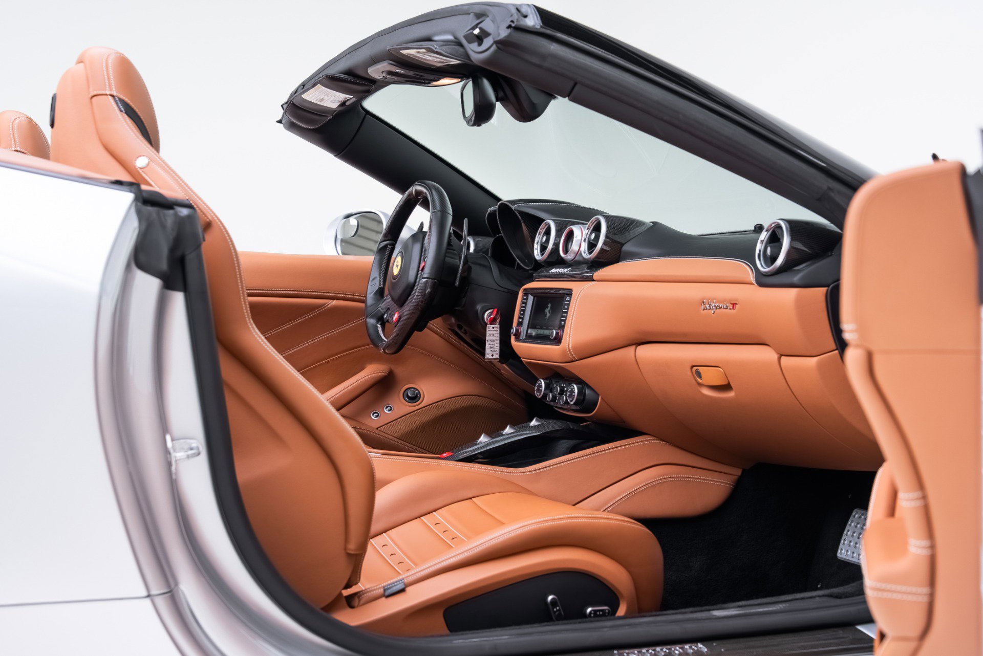 Used 2016 Ferrari California T image 17