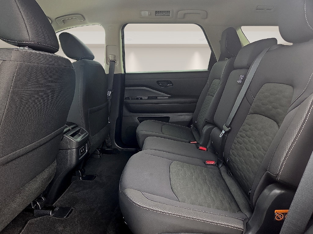 Used 2026 Nissan Pathfinder SV FWD image 13
