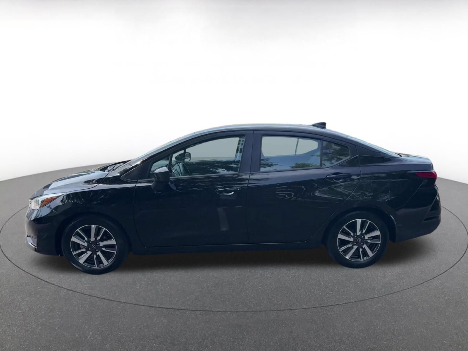 Used 2025 Nissan Versa SV FWD image 9