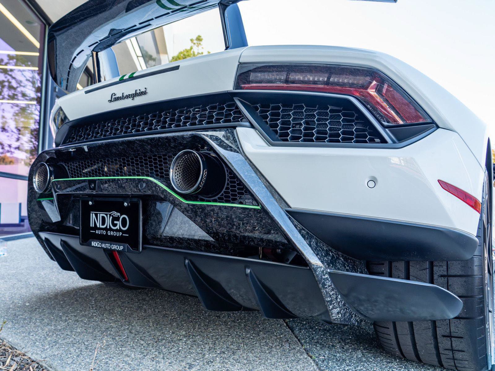 Used 2018 Lamborghini Huracan Performante AWD/4WD image 13