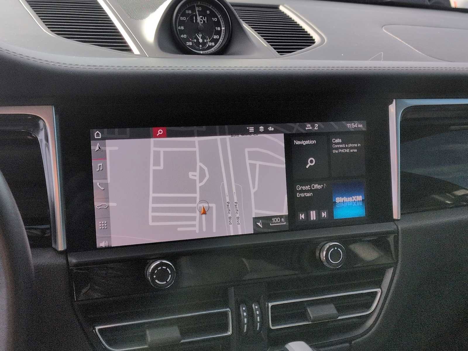 Used 2023 Porsche Macan Turbo image 31