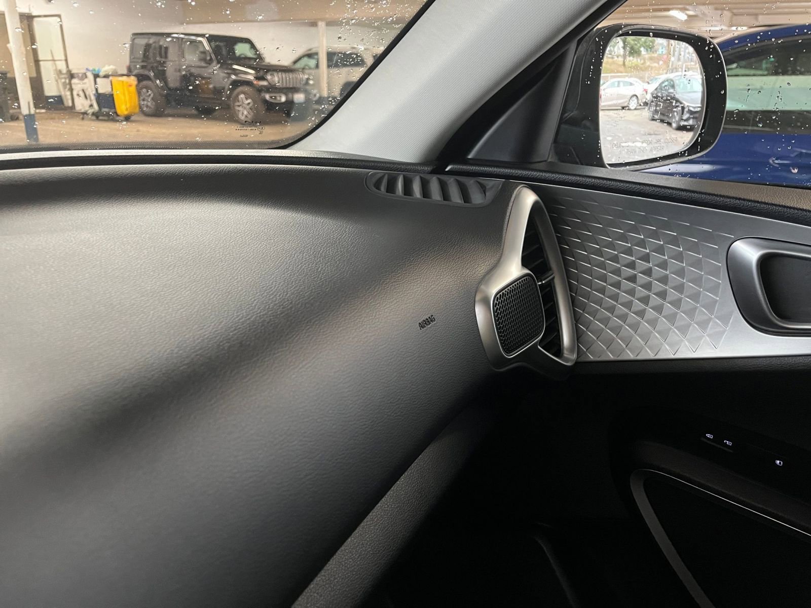 Used 2025 Kia Soul LX w/ LX Technology Package image 35