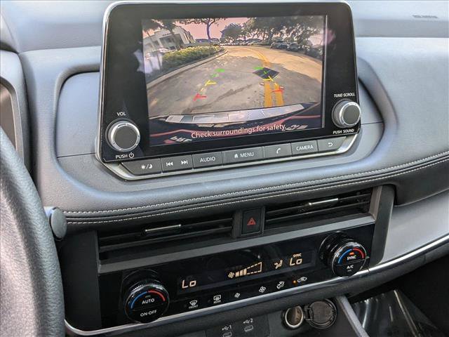Used 2024 Nissan Rogue SV FWD image 13