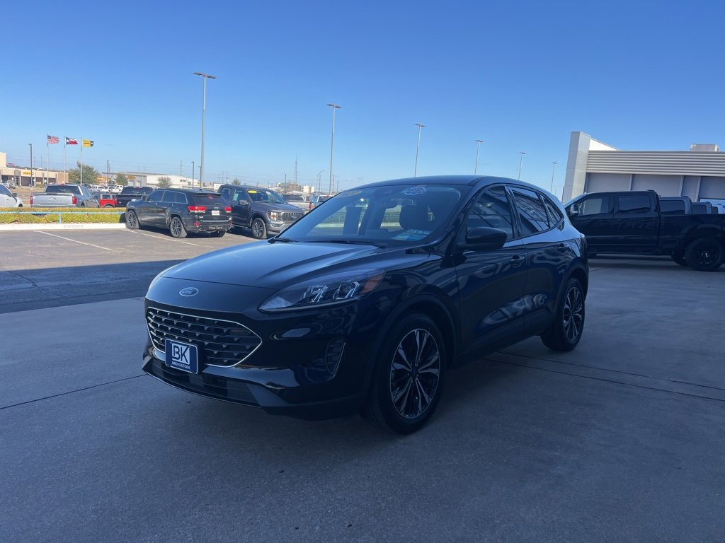 Used 2022 Ford Escape SE w/ SE Sport Appearance Package image 4