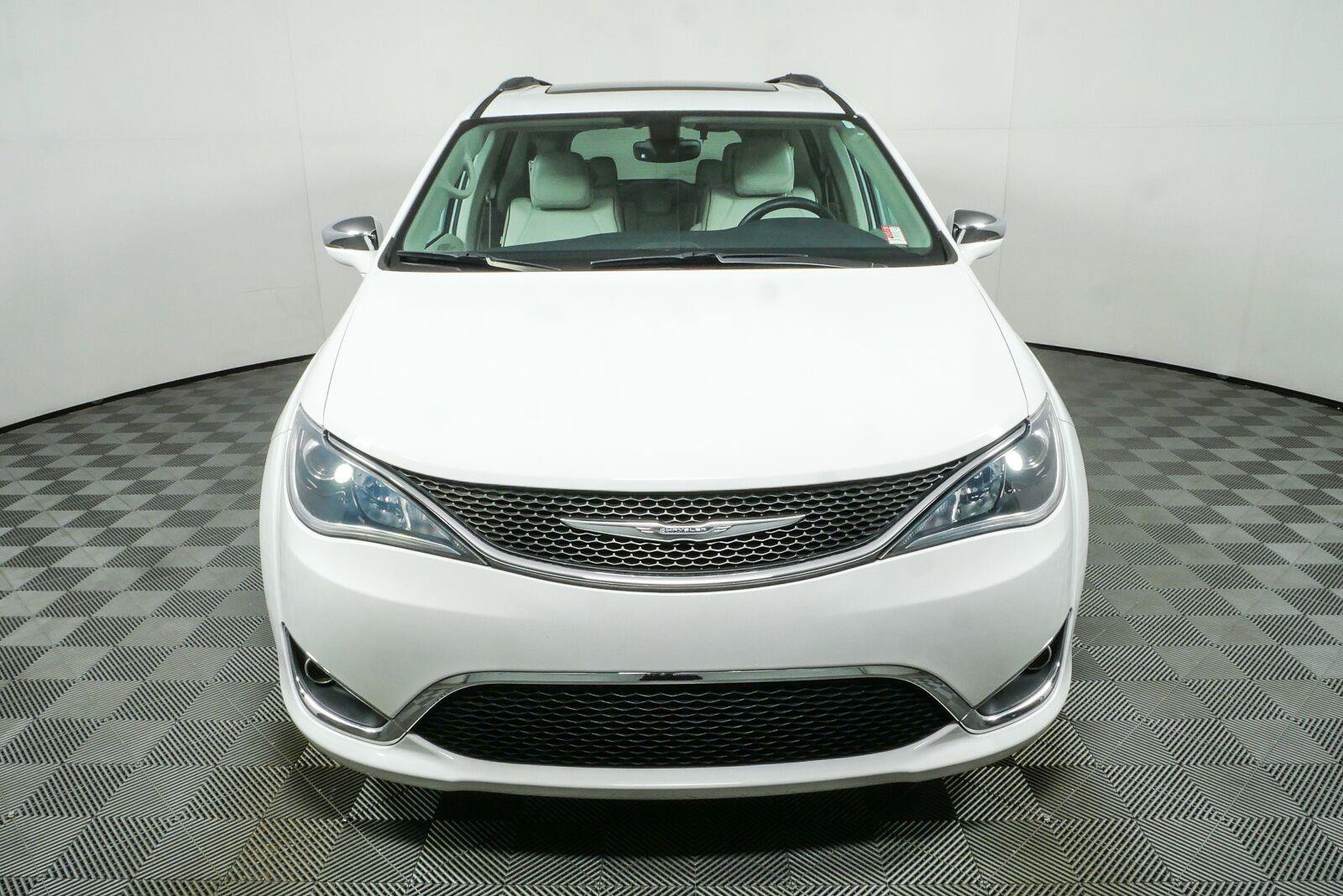 Used 2017 Chrysler Pacifica Limited FWD image 27