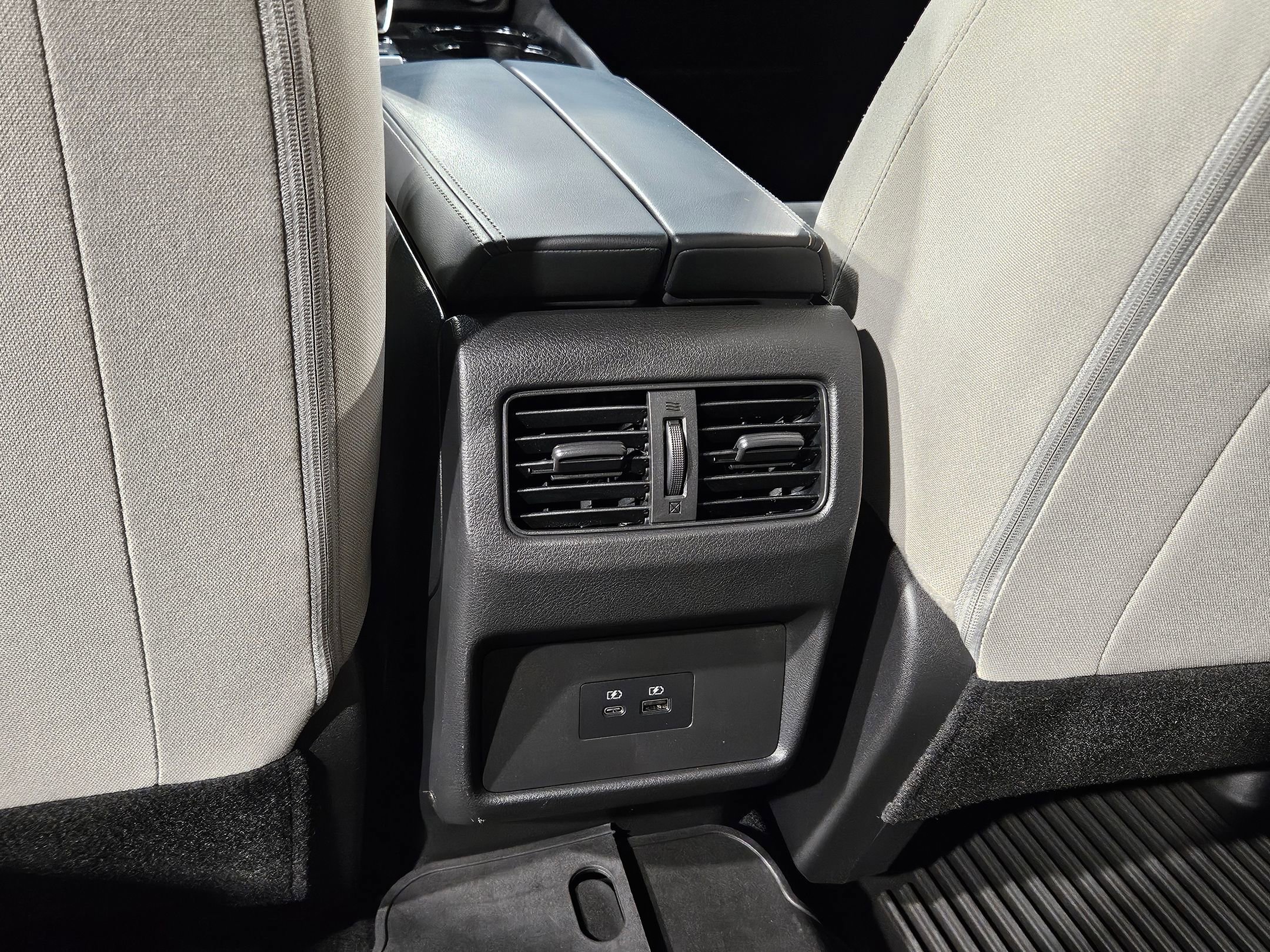 Used 2023 Nissan Rogue SV image 36