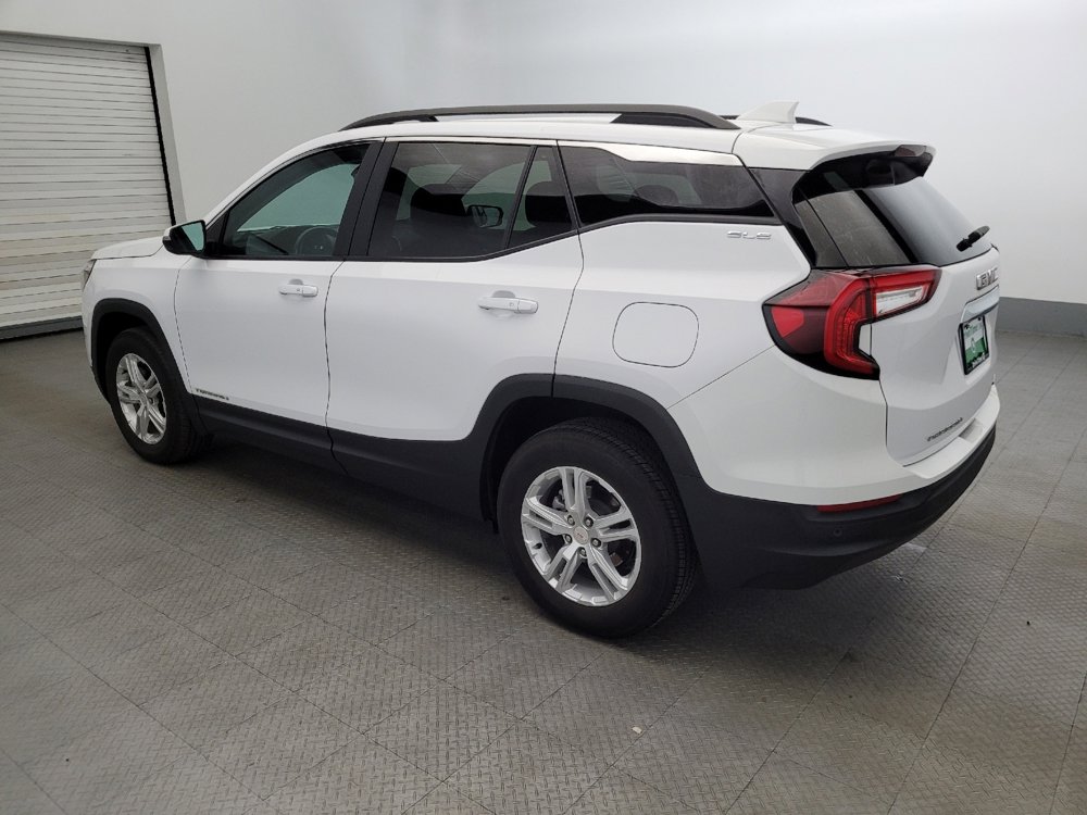 Used 2023 GMC Terrain SLE w/ Driver Convenience Package image 3