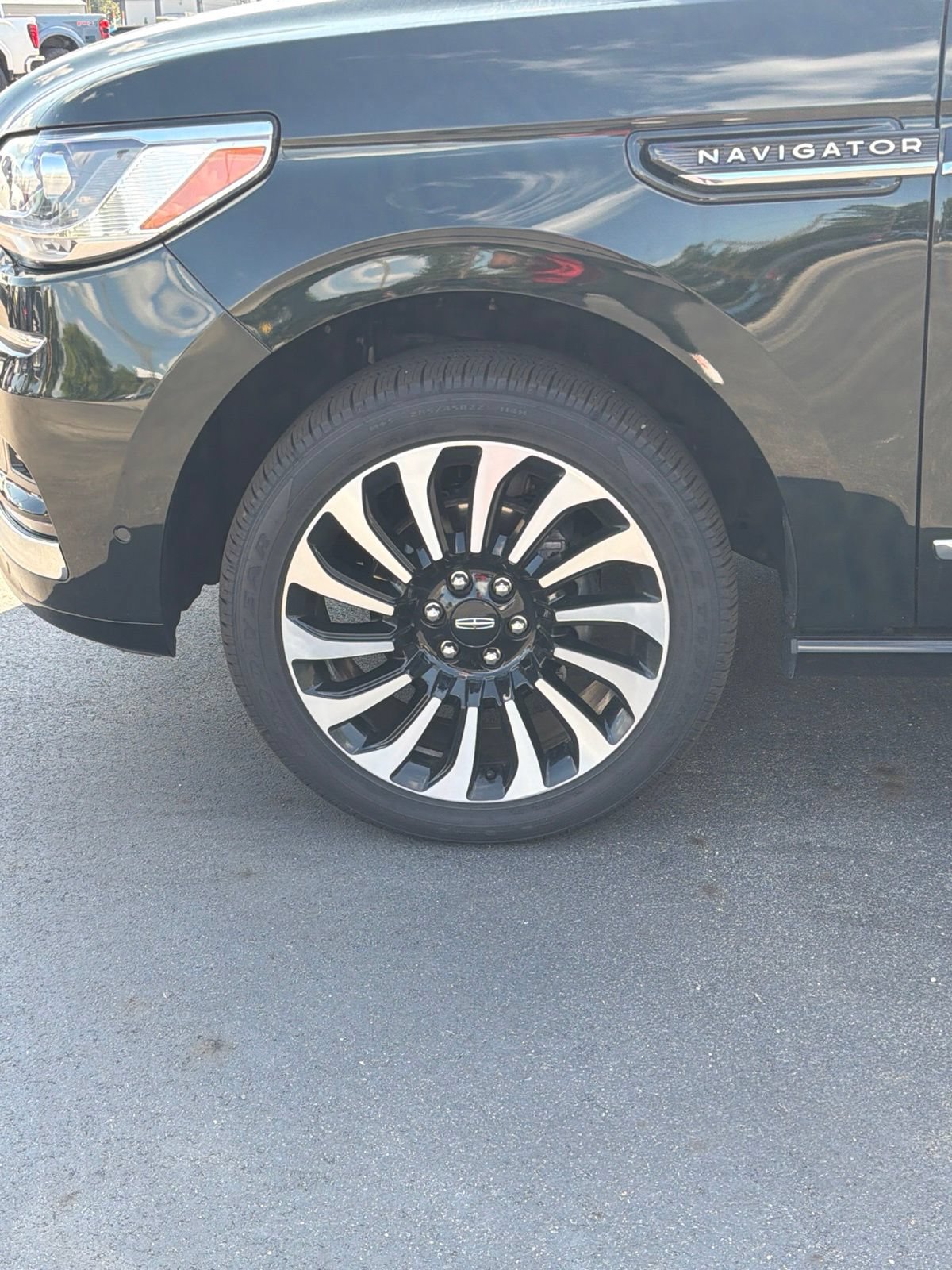 Used 2024 Lincoln Navigator Black Label AWD/4WD image 3