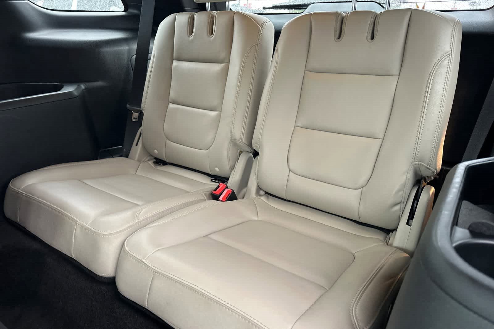 Used 2018 Ford Explorer XLT w/ Equipment Group 202A image 16