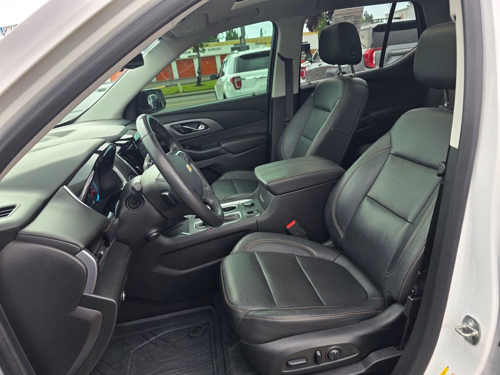 Used 2019 Chevrolet Traverse Premier w/ LPO, Blackout Package AWD/4WD image 4