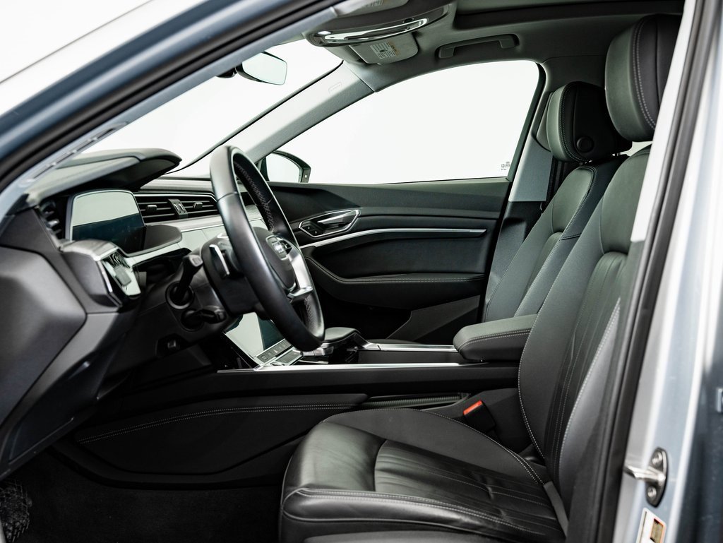 Used 2022 Audi e-tron Premium w/ Convenience Plus Package image 23