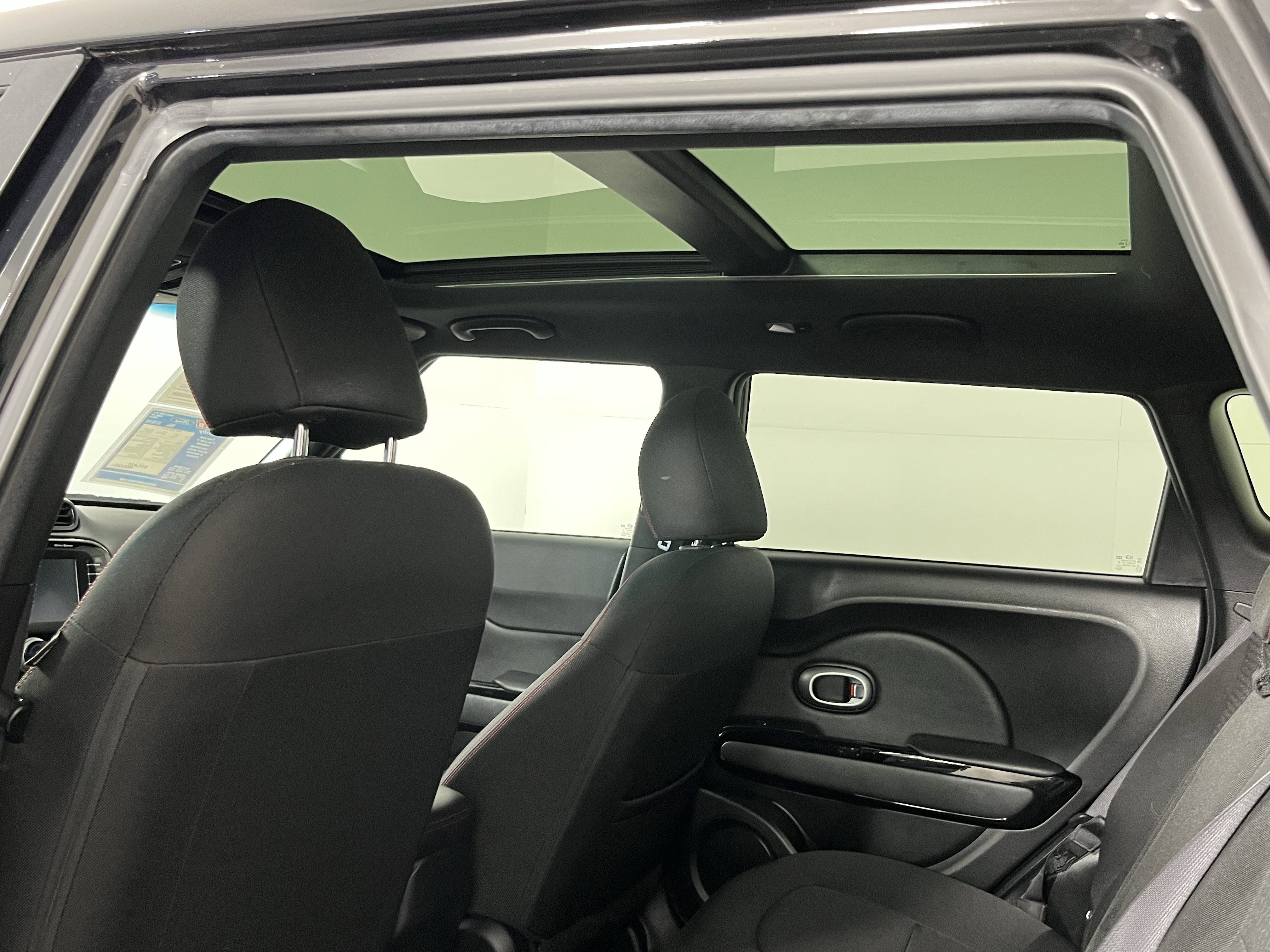 Used 2015 Kia Soul + image 16