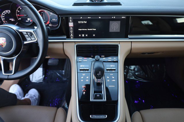 Used 2017 Porsche Panamera image 30