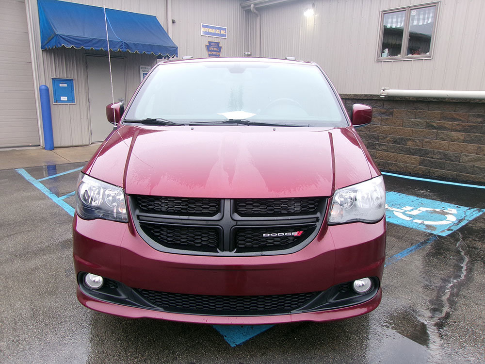 Used 2019 Dodge Grand Caravan SE image 2