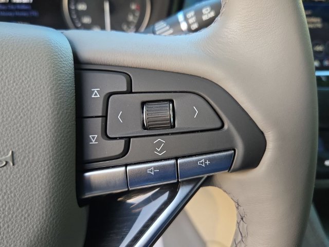 Certified 2025 Cadillac XT6 Premium Luxury w/ Technology Package FWD image 13