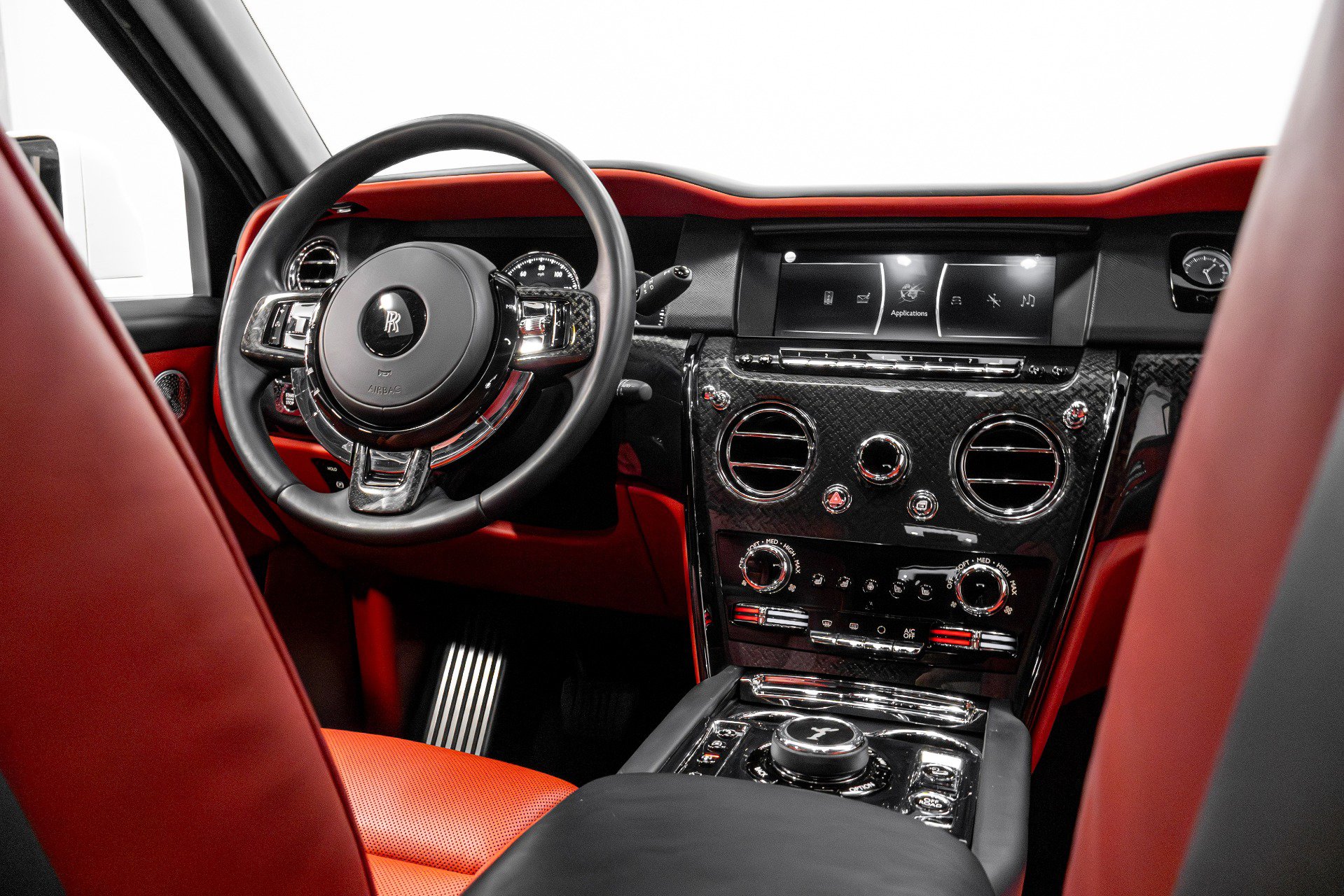 Used 2021 Rolls-Royce Cullinan Black Badge image 33