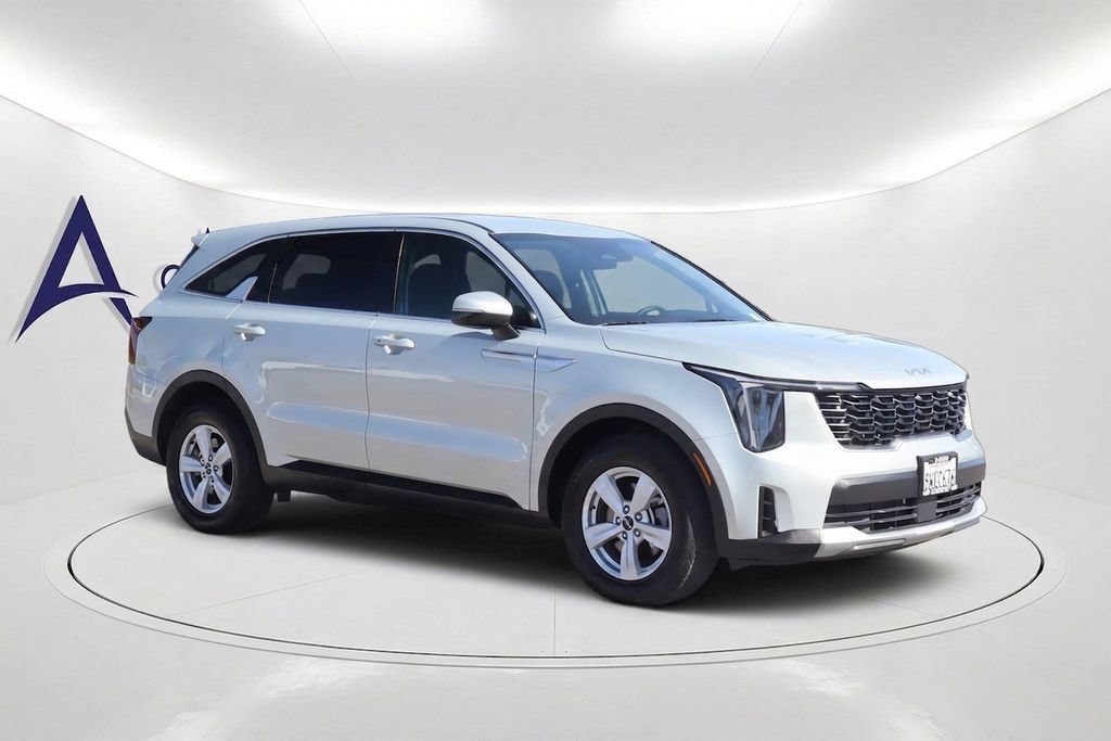 Used 2026 Kia Sorento LX FWD image 3