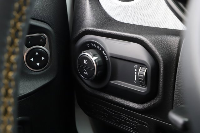 Used 2024 Jeep Gladiator Sport image 36