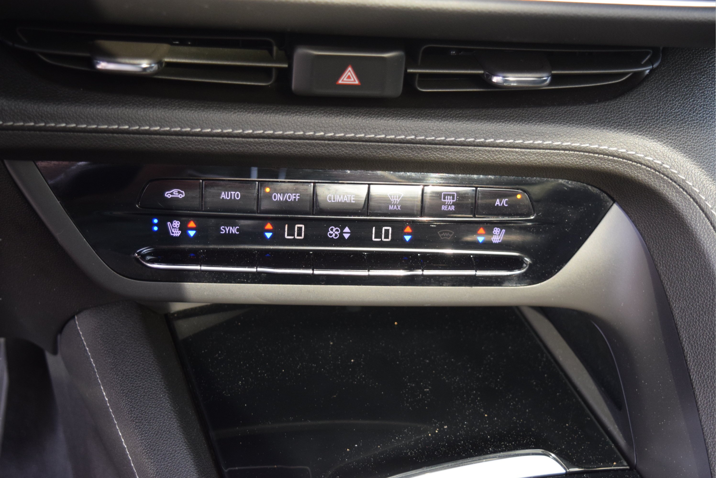 Used 2021 Buick Envision Avenir w/ Technology Package II AWD/4WD image 16
