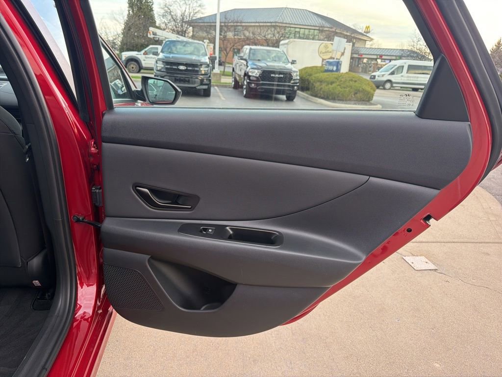 Used 2025 Hyundai Elantra Sport image 43