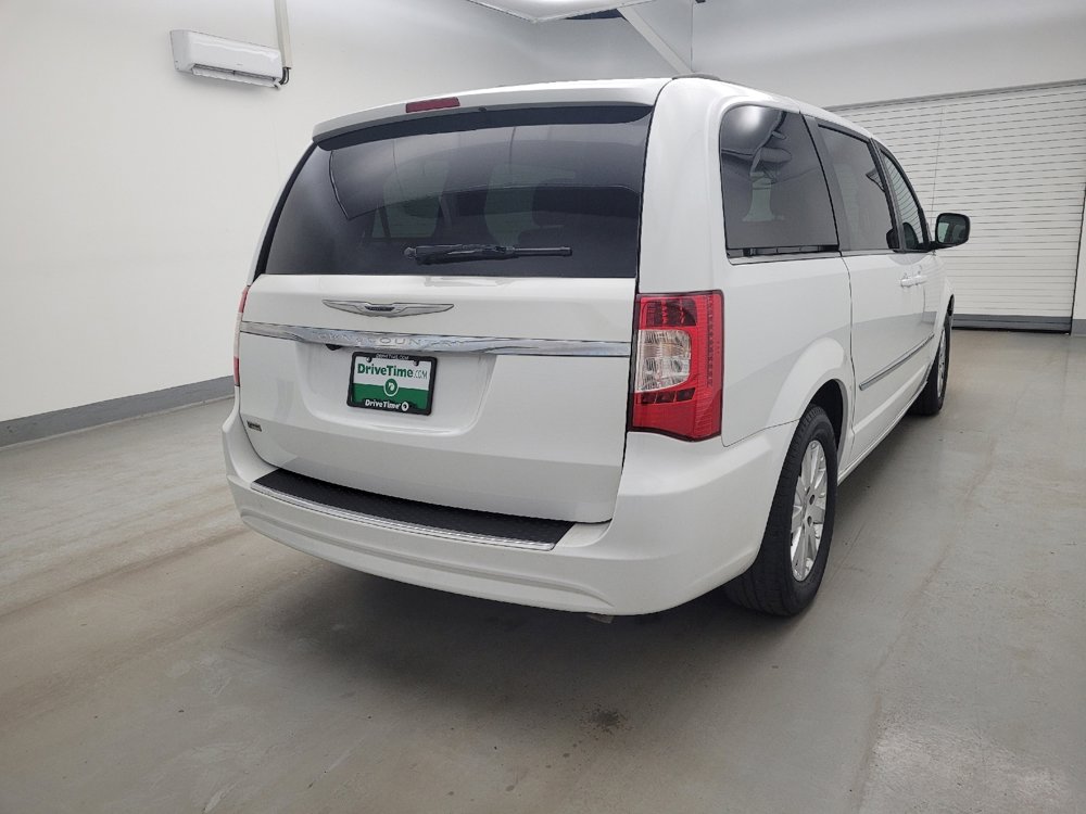 Used 2016 Chrysler Town & Country Touring FWD image 7