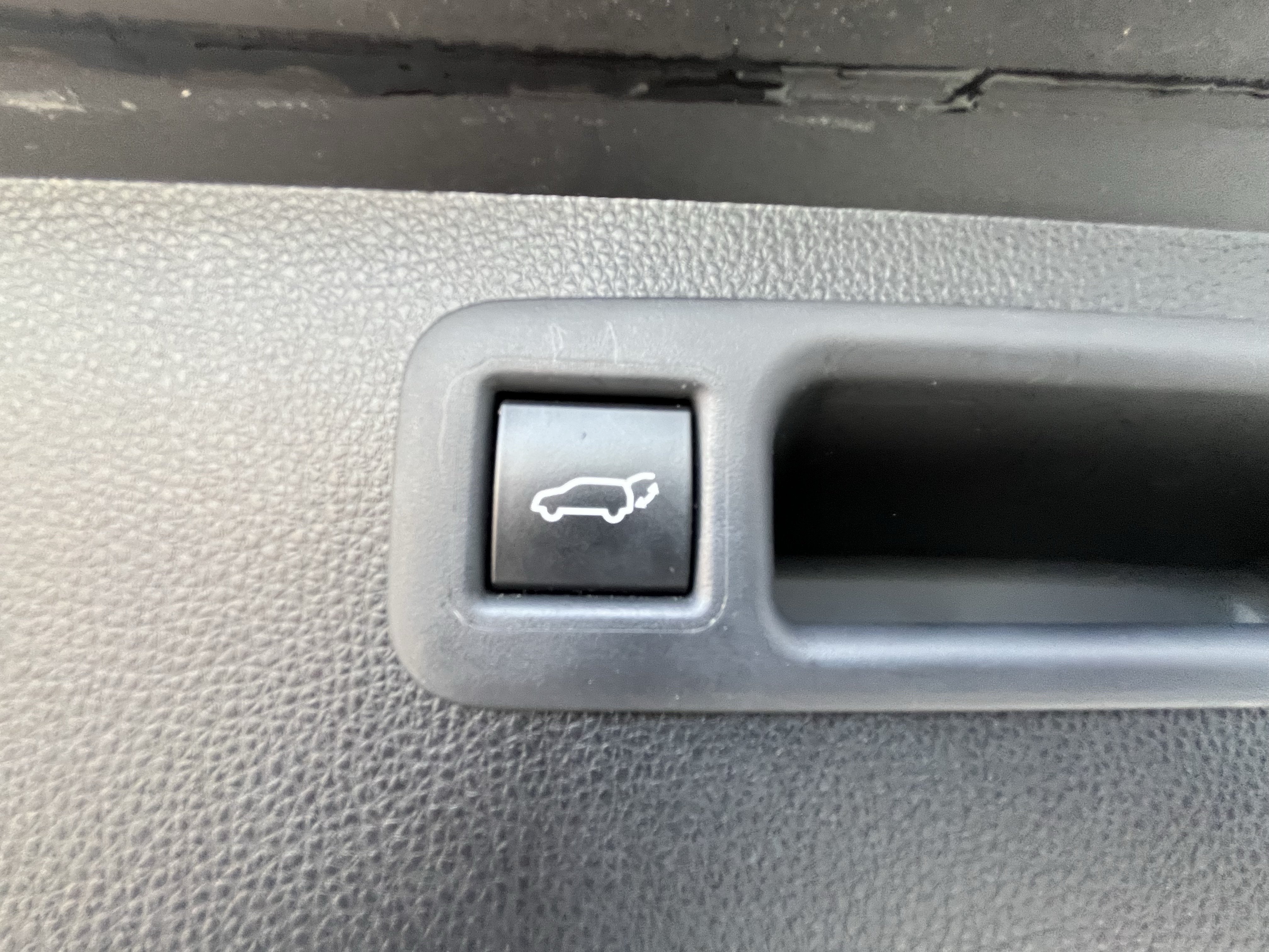 Used 2022 Toyota Highlander XSE FWD image 36