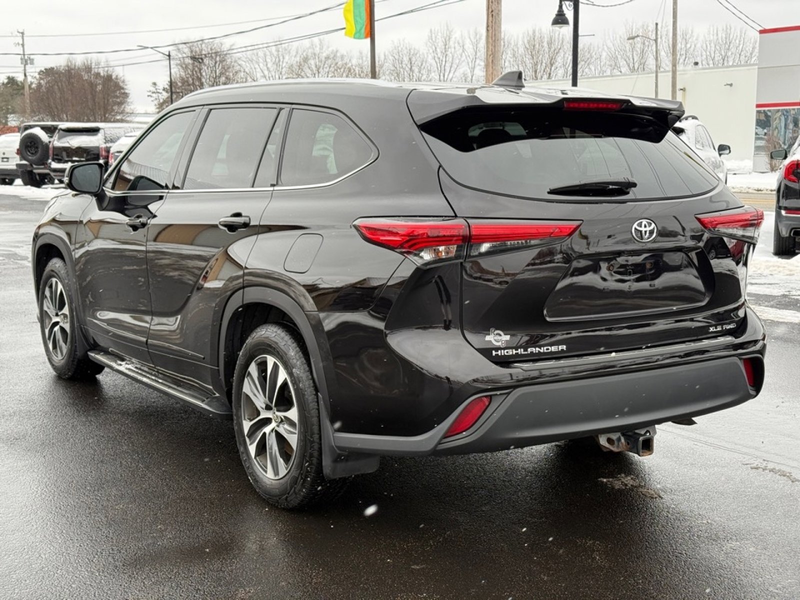 Used 2020 Toyota Highlander XLE image 6