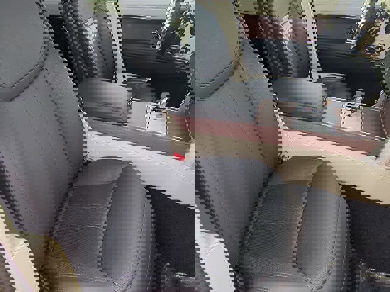 Certified 2024 Land Rover Range Rover SE image 22