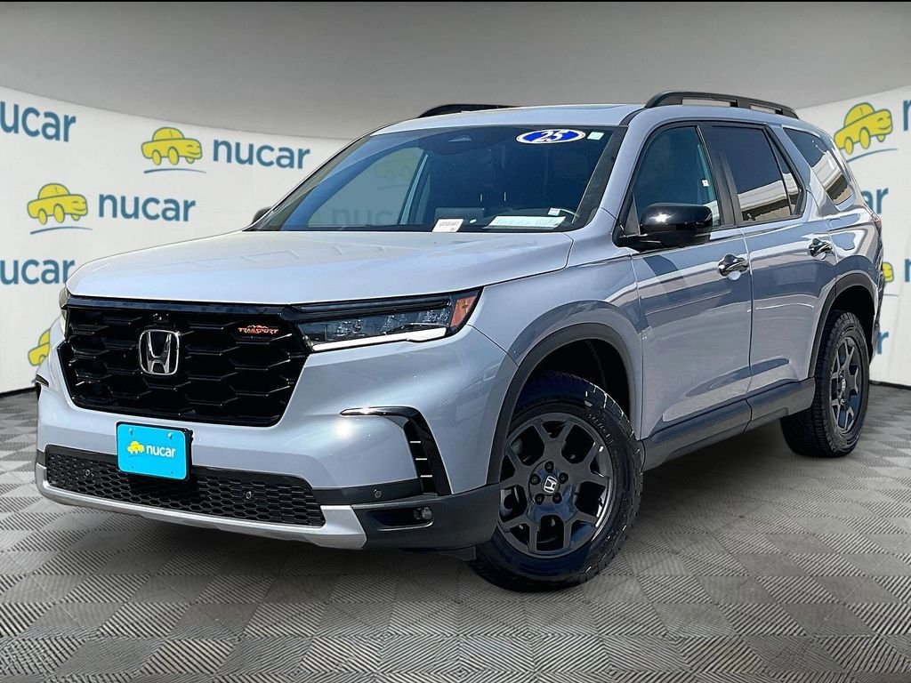 Used 2025 Honda Pilot TrailSport image 3