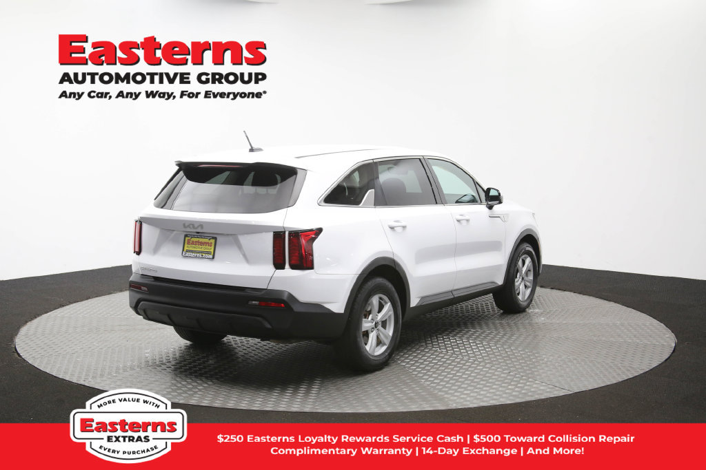 Used 2023 Kia Sorento LX FWD image 39