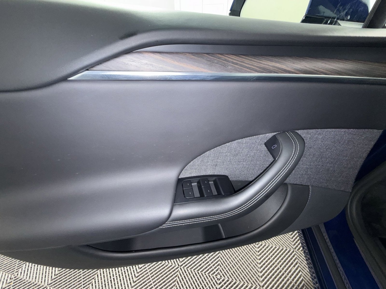 Used 2021 Tesla Model S Plaid image 15