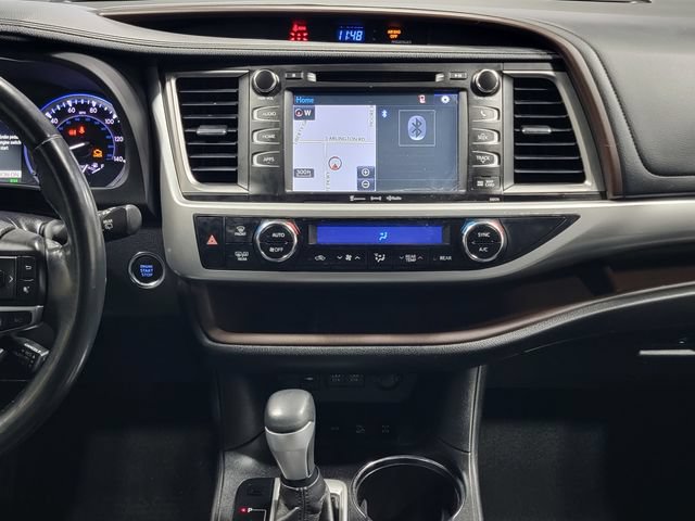 Used 2017 Toyota Highlander XLE AWD/4WD image 19