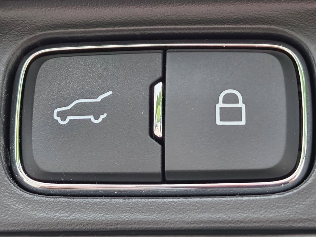 Used 2025 Ford Explorer ST AWD/4WD image 34