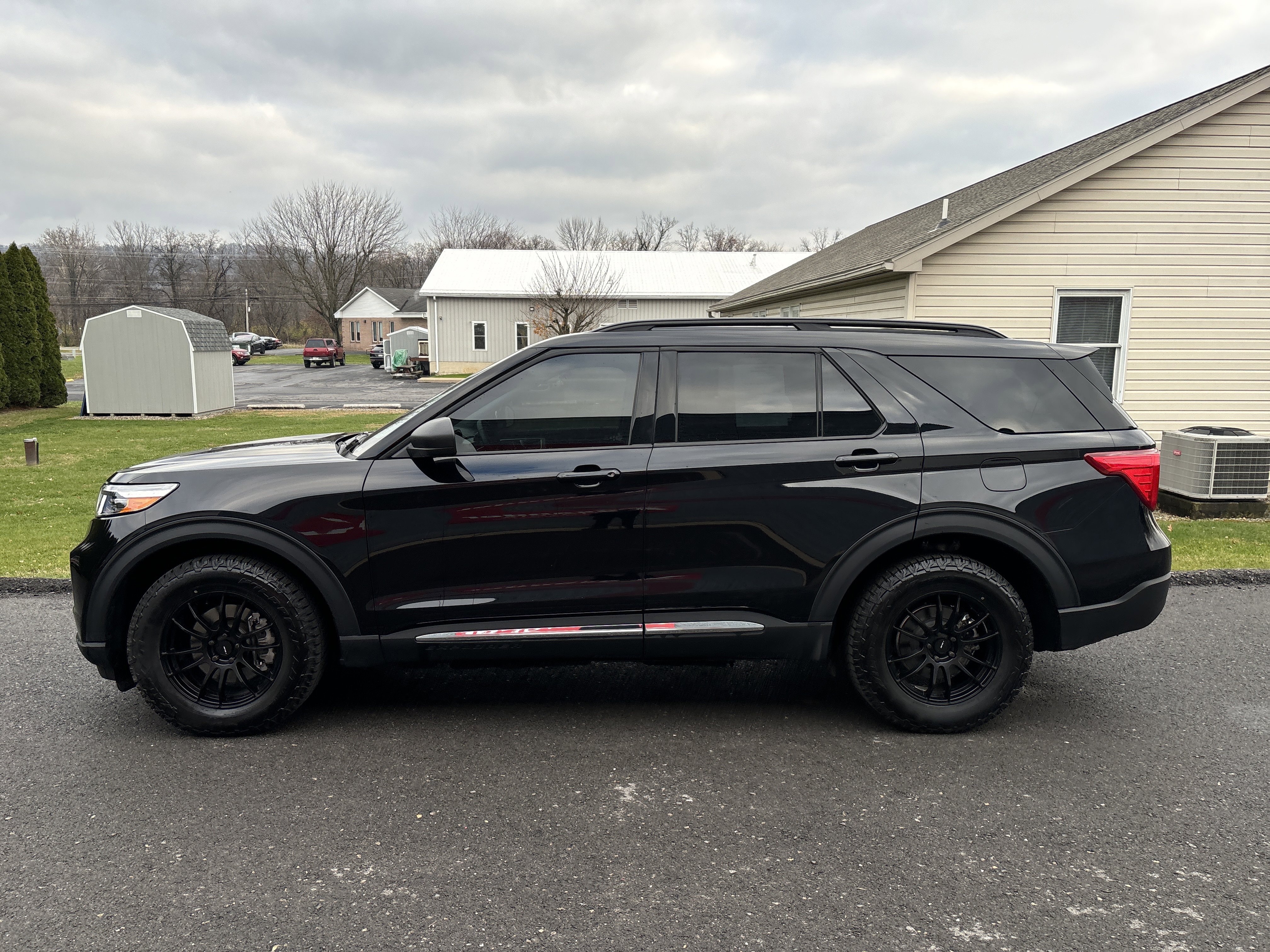 Used 2022 Ford Explorer XLT w/ Equipment Group 202A image 7