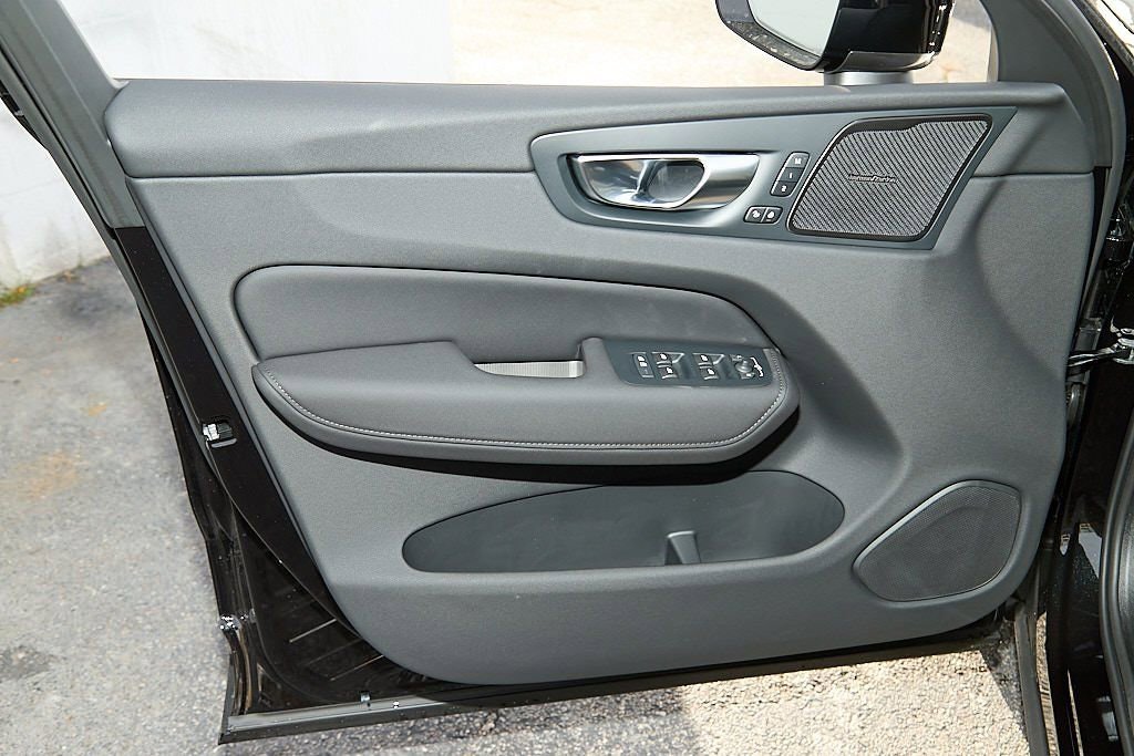 New 2026 Volvo XC60 B5 Ultra w/ Protection Package Premier image 9