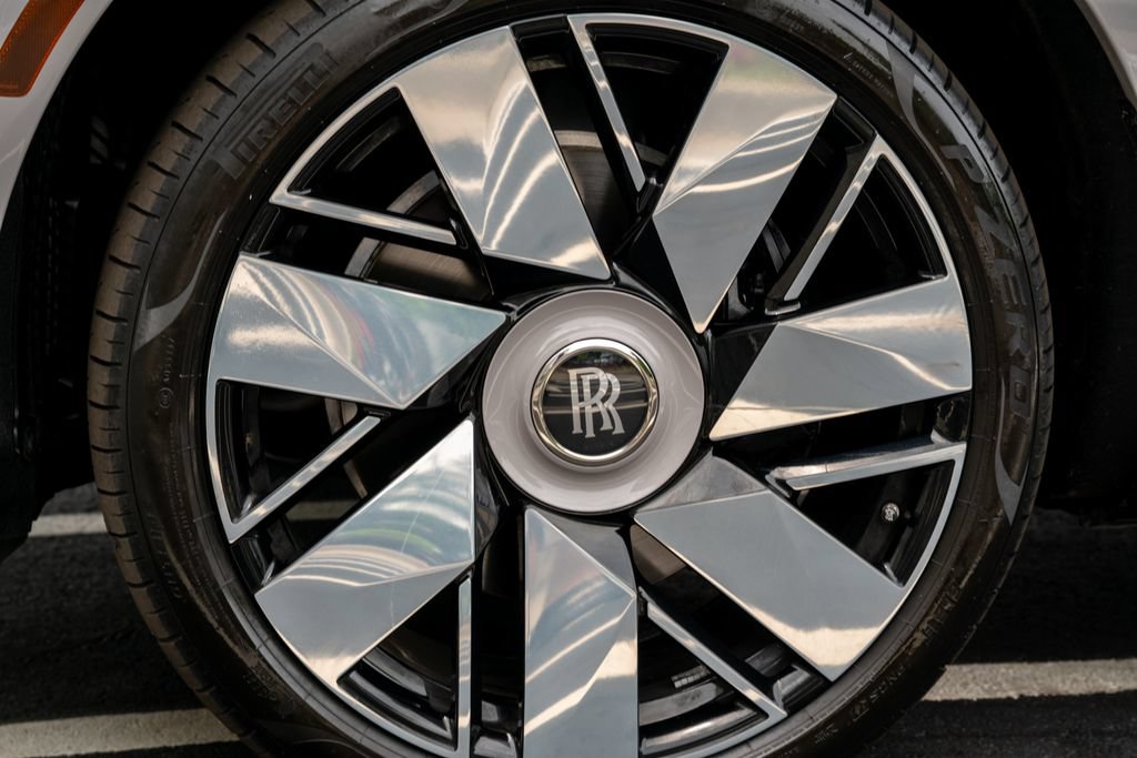 Used 2025 Rolls-Royce Cullinan AWD/4WD image 21