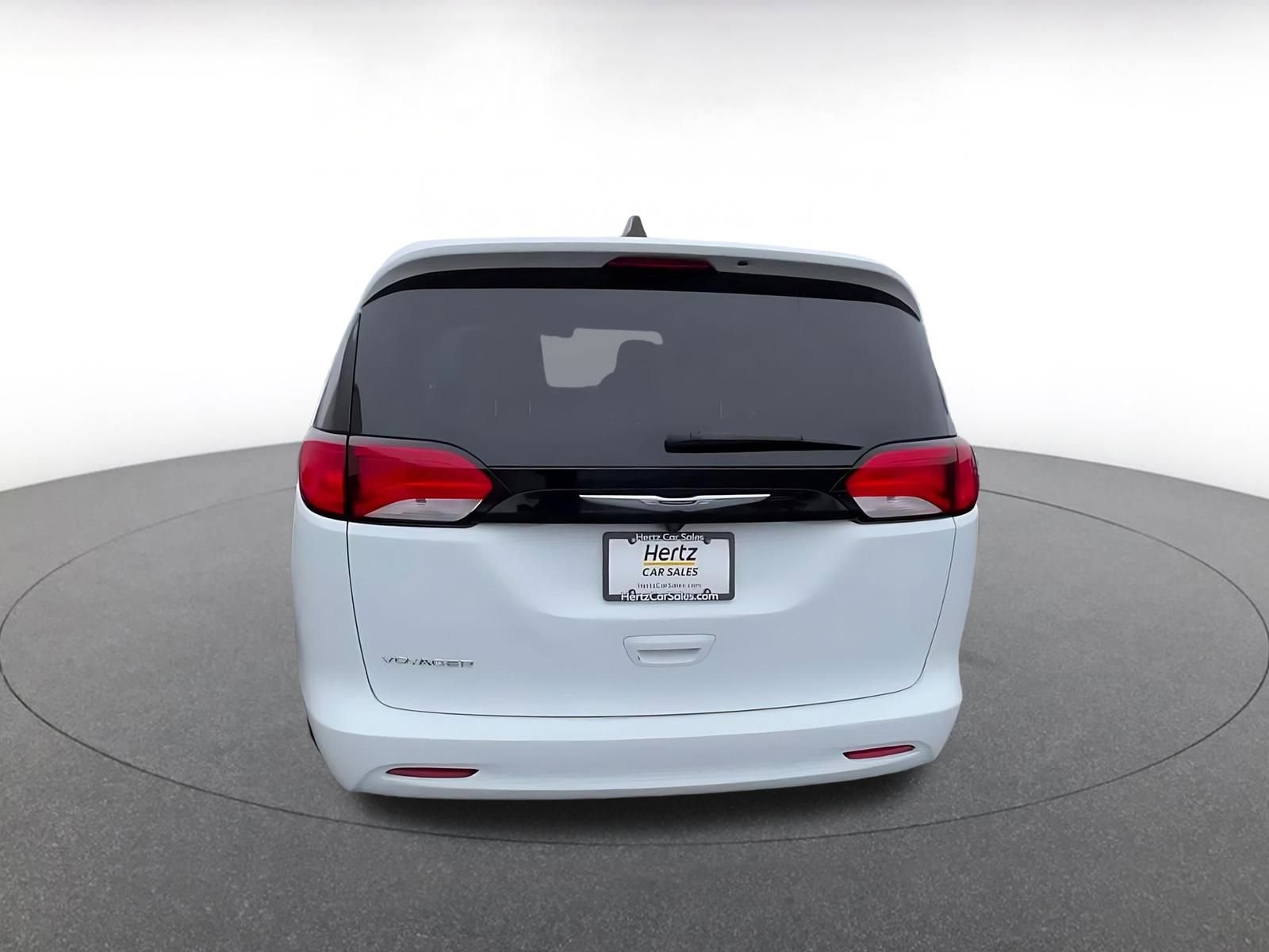 Used 2023 Chrysler Voyager LX image 12