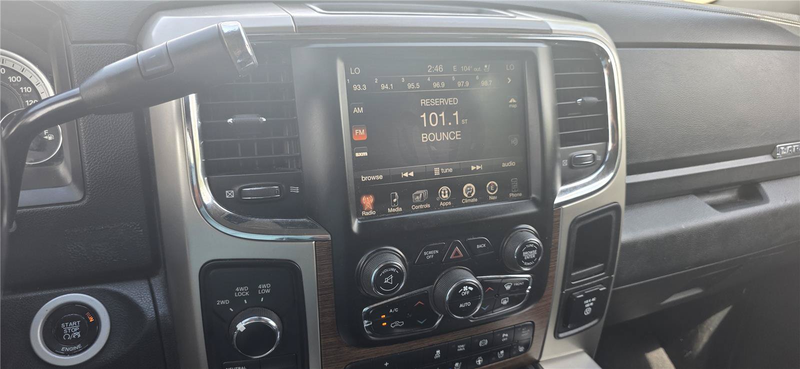 Used 2015 RAM 2500 Laramie w/ Black Appearance Group AWD/4WD image 19