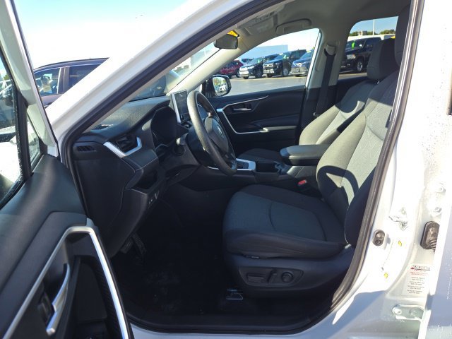 Used 2025 Toyota RAV4 XLE AWD/4WD image 18