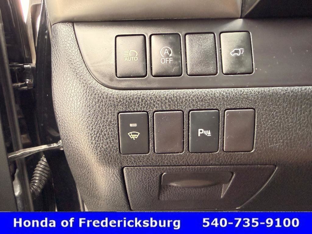 Used 2017 Toyota Highlander Limited image 29