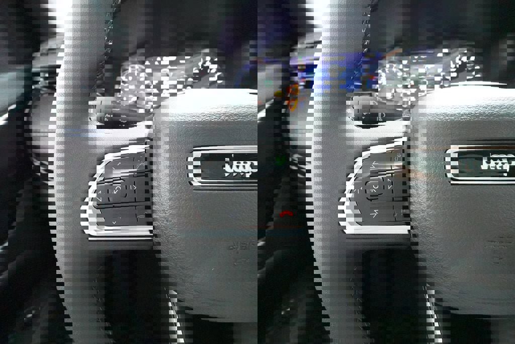 New 2026 Jeep Compass Latitude w/ Sun and Sound Group image 11