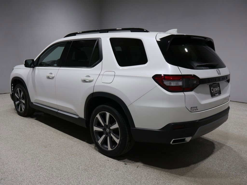 Used 2024 Honda Pilot Touring image 4