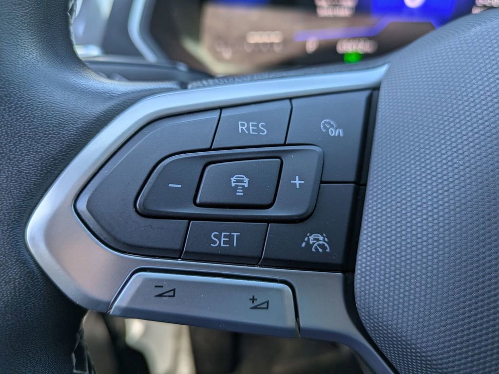 Used 2022 Volkswagen Tiguan SE AWD/4WD image 18