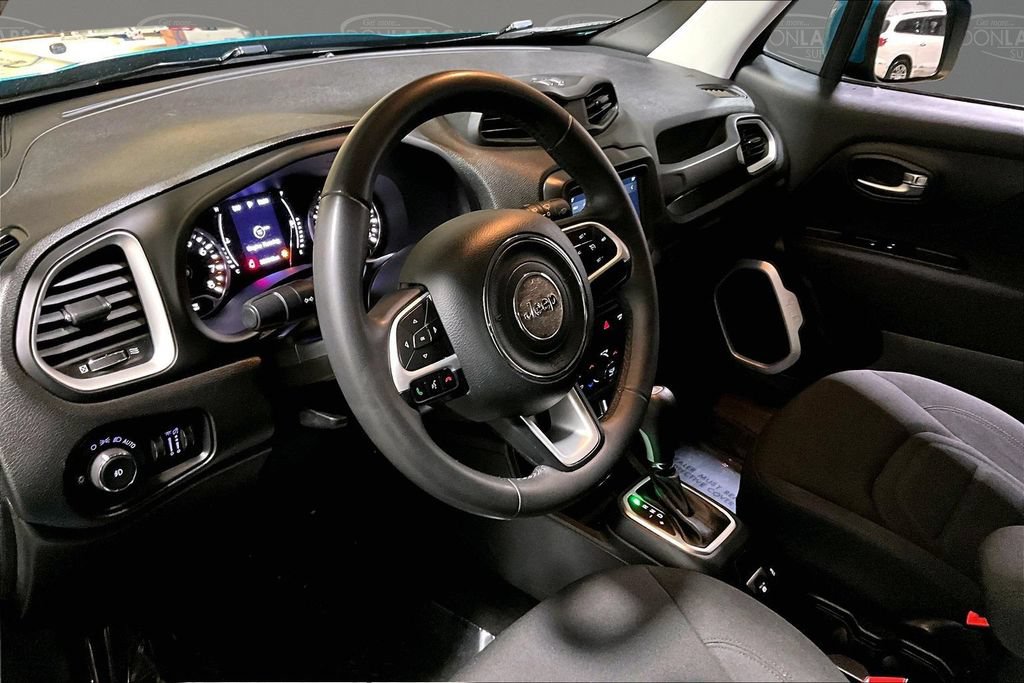 Used 2020 Jeep Renegade Latitude AWD/4WD image 19