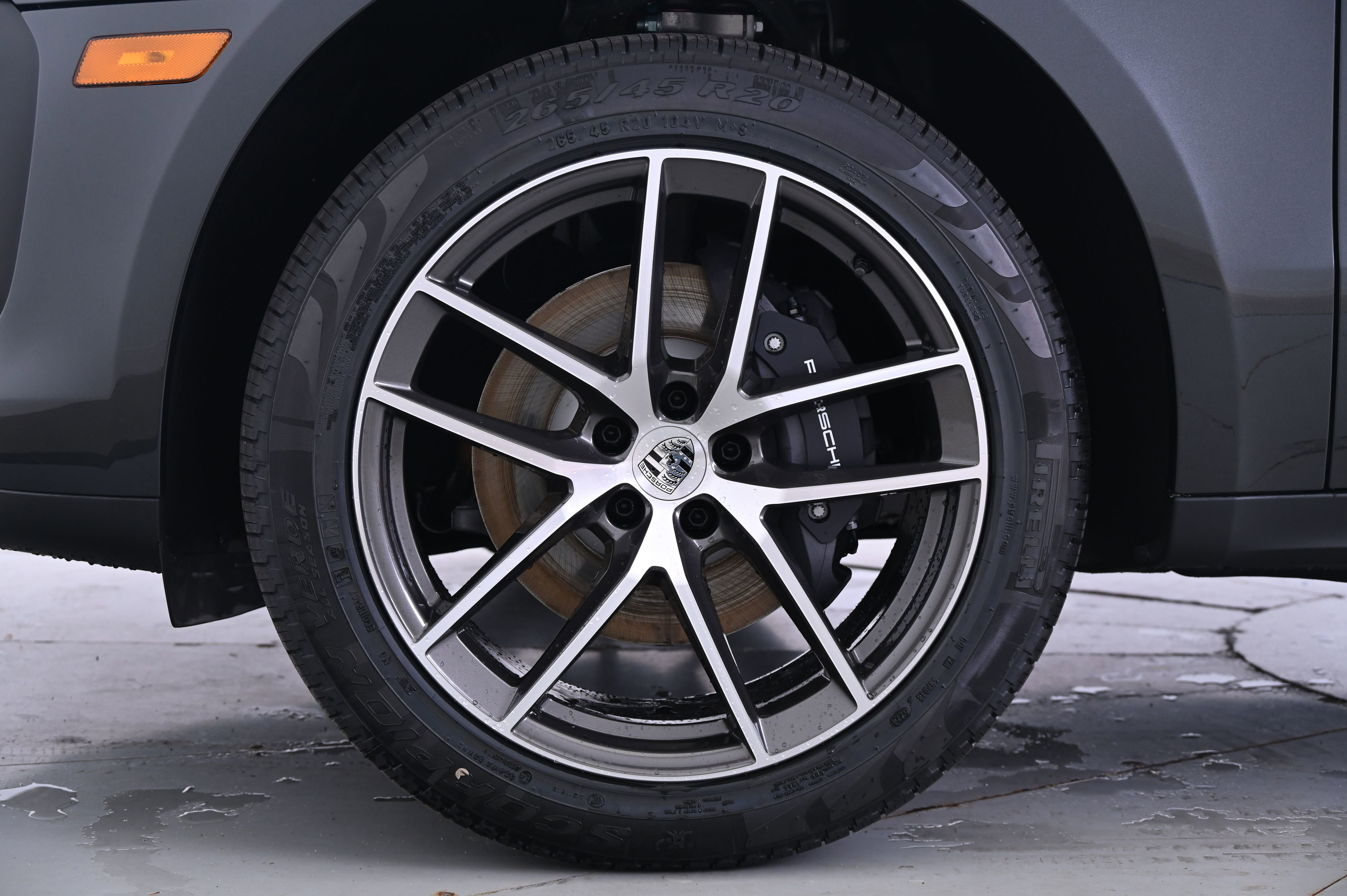 Certified 2025 Porsche Macan image 15