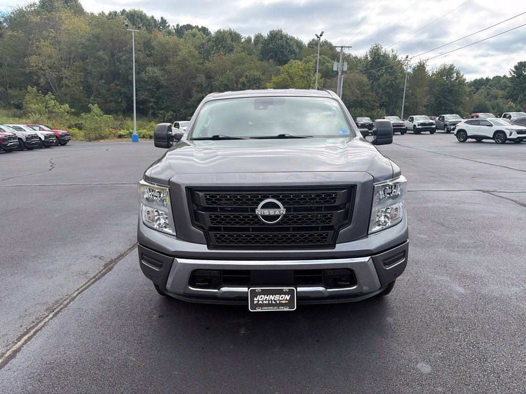 Used 2024 Nissan Titan SV w/ SV Convenience Package AWD/4WD image 3